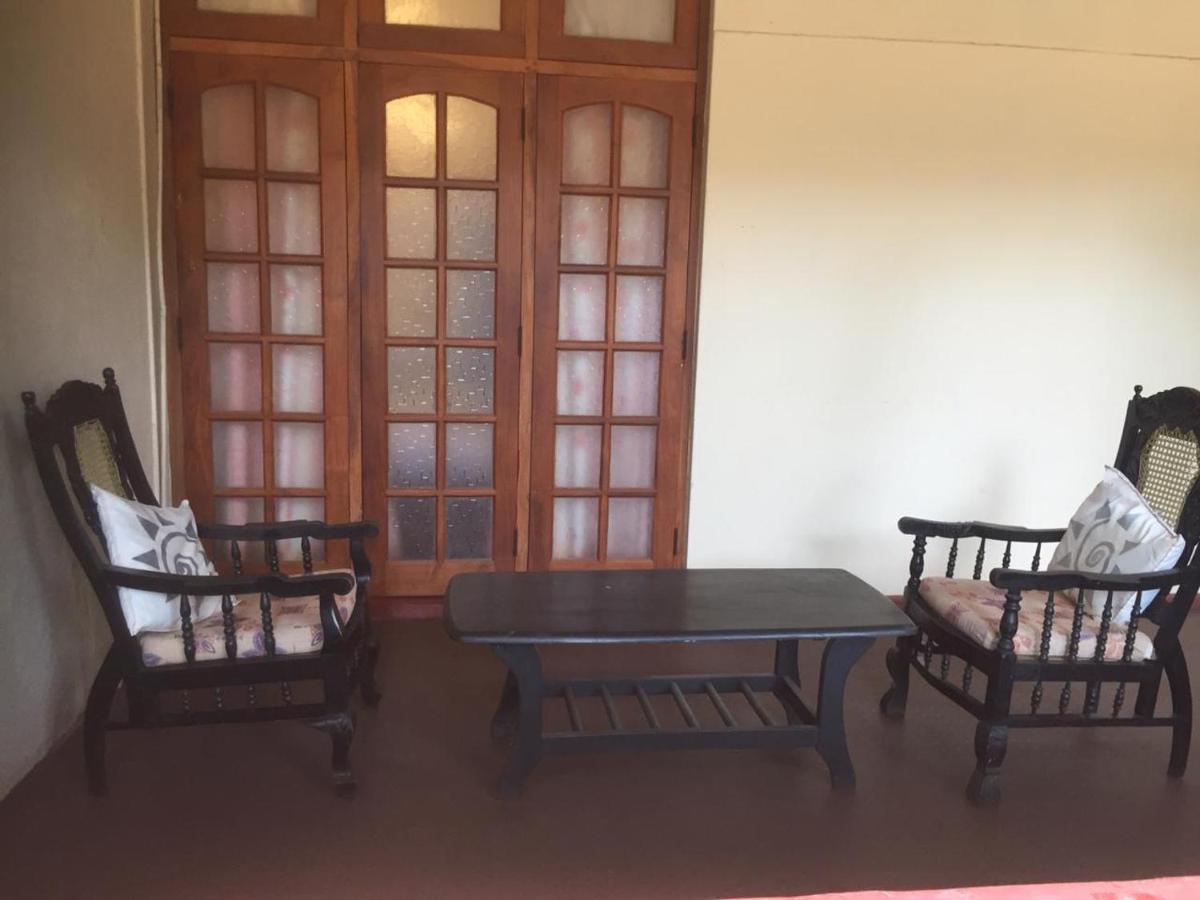 Hotel Shalini Anuradhapura Esterno foto