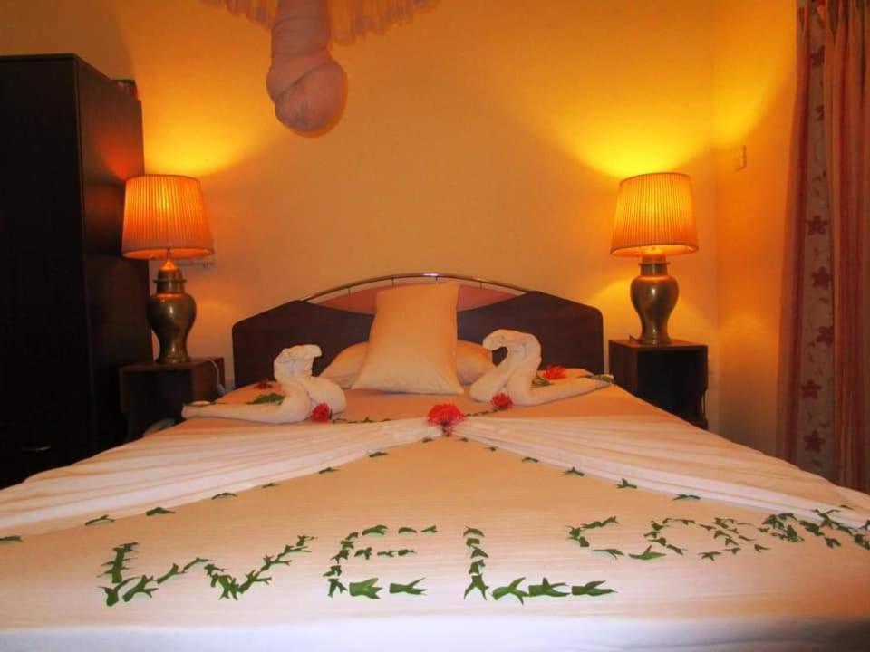 Hotel Shalini Anuradhapura Esterno foto