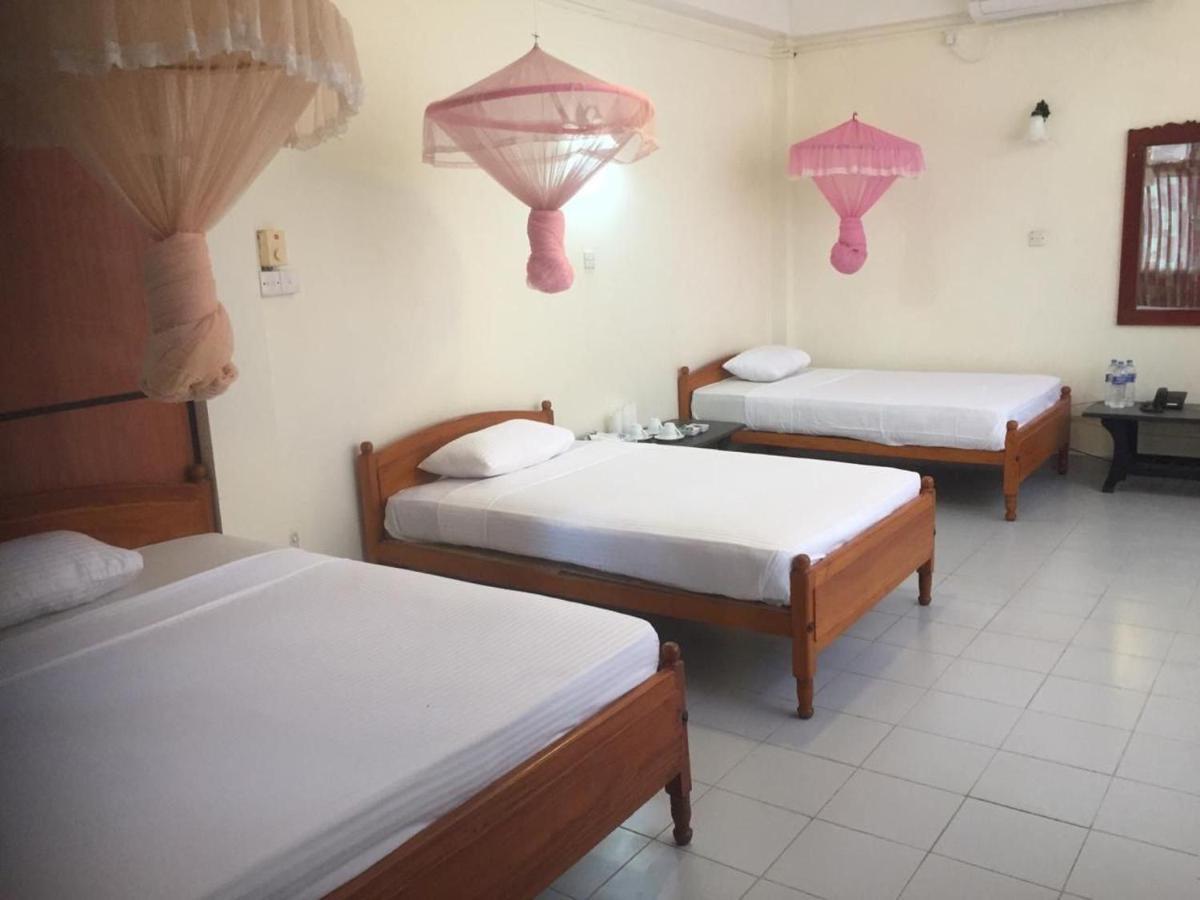 Hotel Shalini Anuradhapura Esterno foto