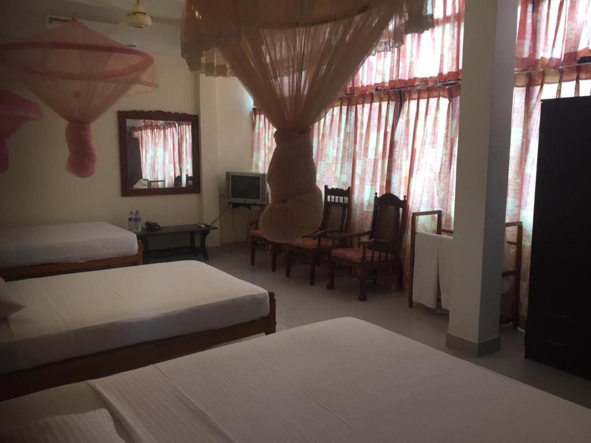 Hotel Shalini Anuradhapura Esterno foto