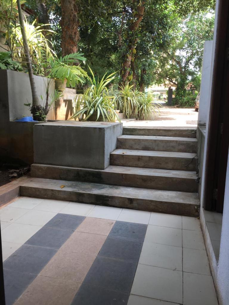 Hotel Shalini Anuradhapura Esterno foto