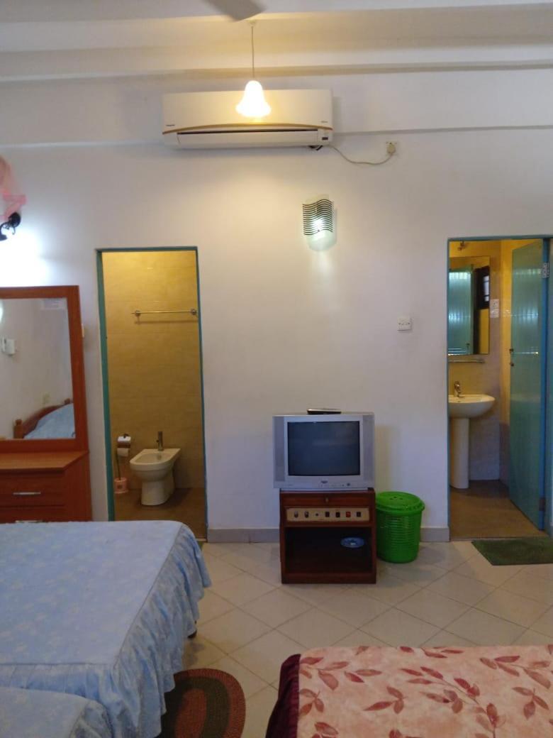 Hotel Shalini Anuradhapura Esterno foto